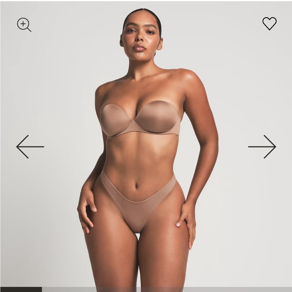 SKIMS ULTIMATE
STRAPLESS PUSH-UP BRA
